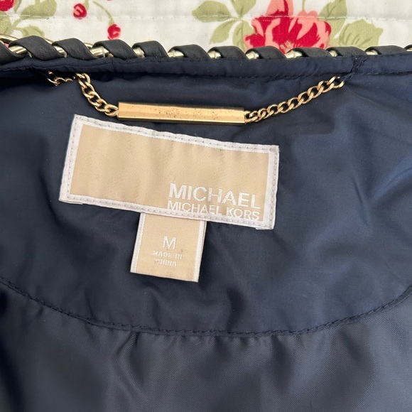 Michael Kors sleeveless puffer jacket, size M. - Picture 3 of 3